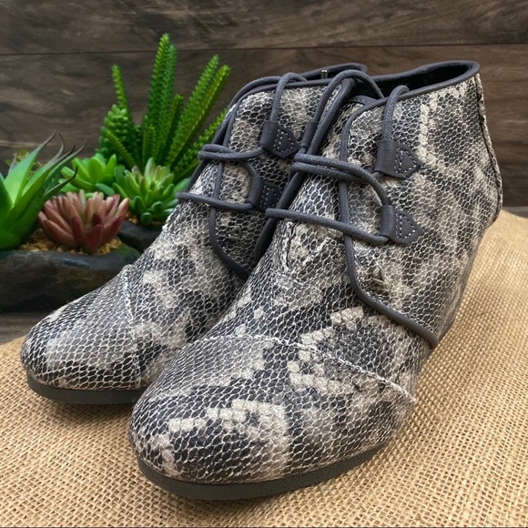NEW Toms Kala Snakeskin Print Wedge Booties - Picture 5 of 10